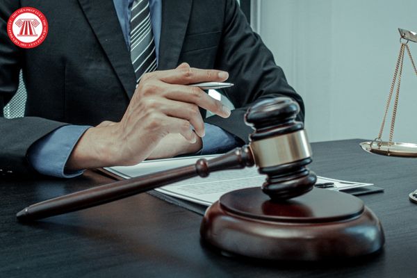 Công chứng viên có thể chuyển sang làm Thừa phát lại hay không? Công chứng viên chuyển sang hành nghề Thừa phát lại có cần tham gia đào tạo nữa không?